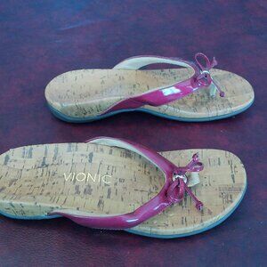 Vionic Red Patent leather flip flops size 7